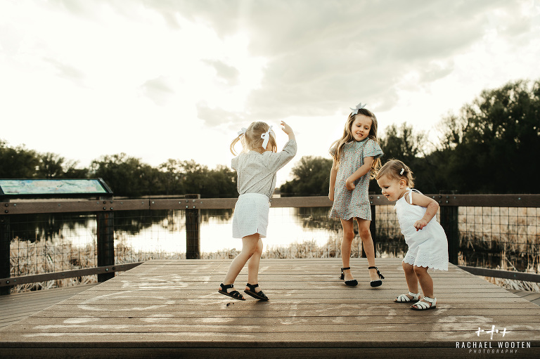 Denver Mom and daughter sibling family shoot at Bluff Lake in Stapleton